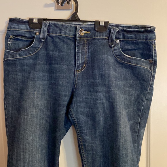 Jeans Capris/Shorts - Picture 2 of 4